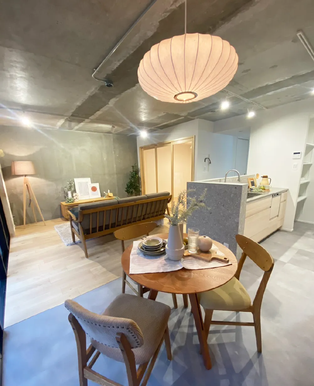 マンションのリノベーションの施工例：明るいリビング