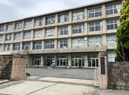 打出中学校